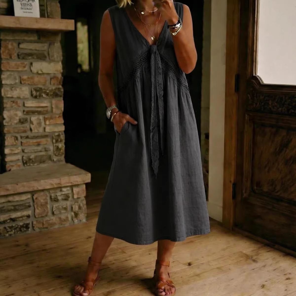 Cross-border Foreign Trade New Women's Fashion Plain Lace Decorated Sleeveless Dress